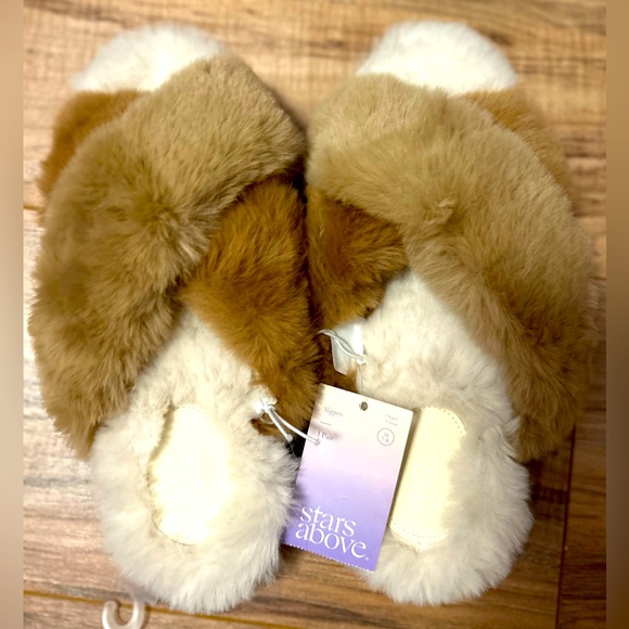 Slippers size 7-8 Women’s Stars Above Cross Band NWT Size M 7/8 Brown Cream Tan - Picture 1 of 2